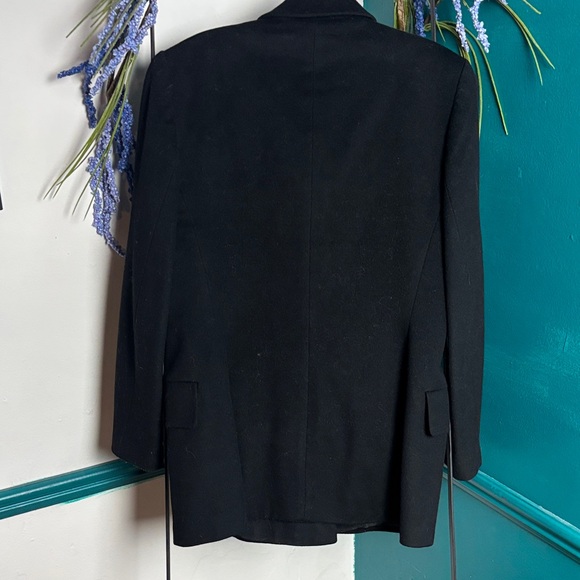 Saks Elegant Black Double-Breasted Women's Coat - Picture 5 of 5